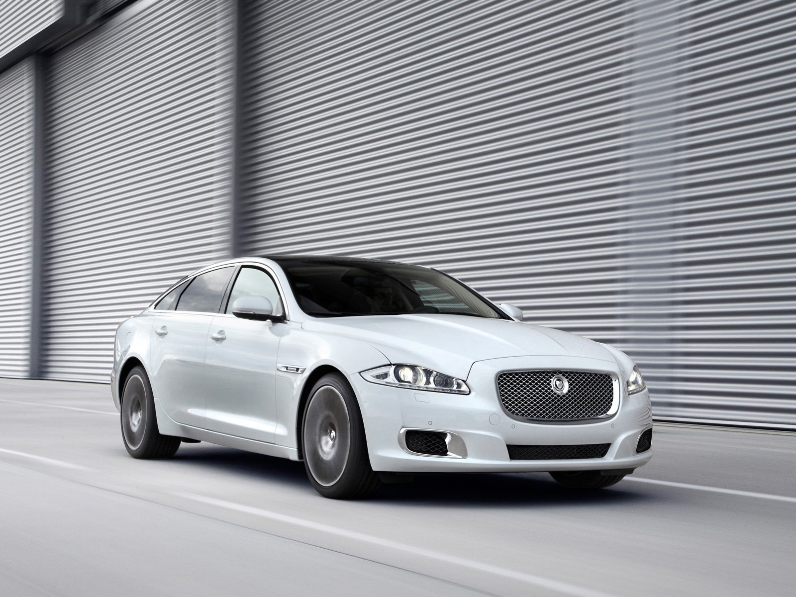 Jaguar XJ Ultimate Edition Launched At Rs 1.88 Crore