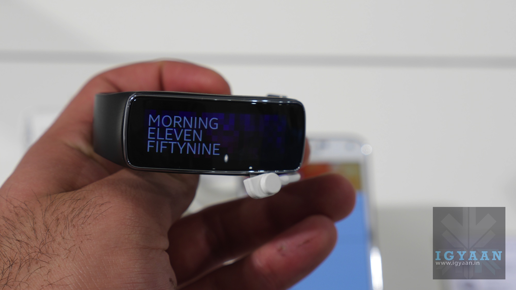 Hands-On With Samsung Gear Fit: First Wearable Device With a Curved Super AMOLED Display