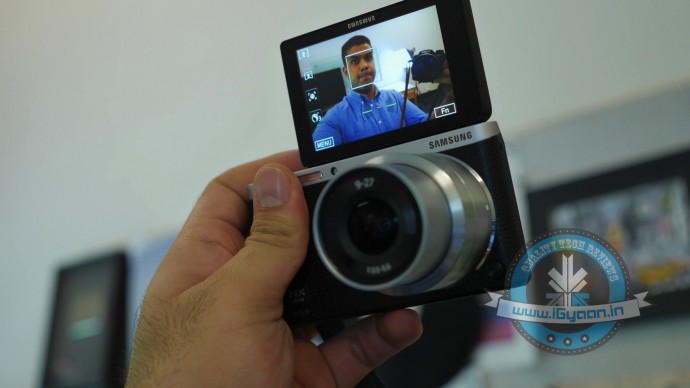 Samsung NX mini Unboxing | iGyaan Network