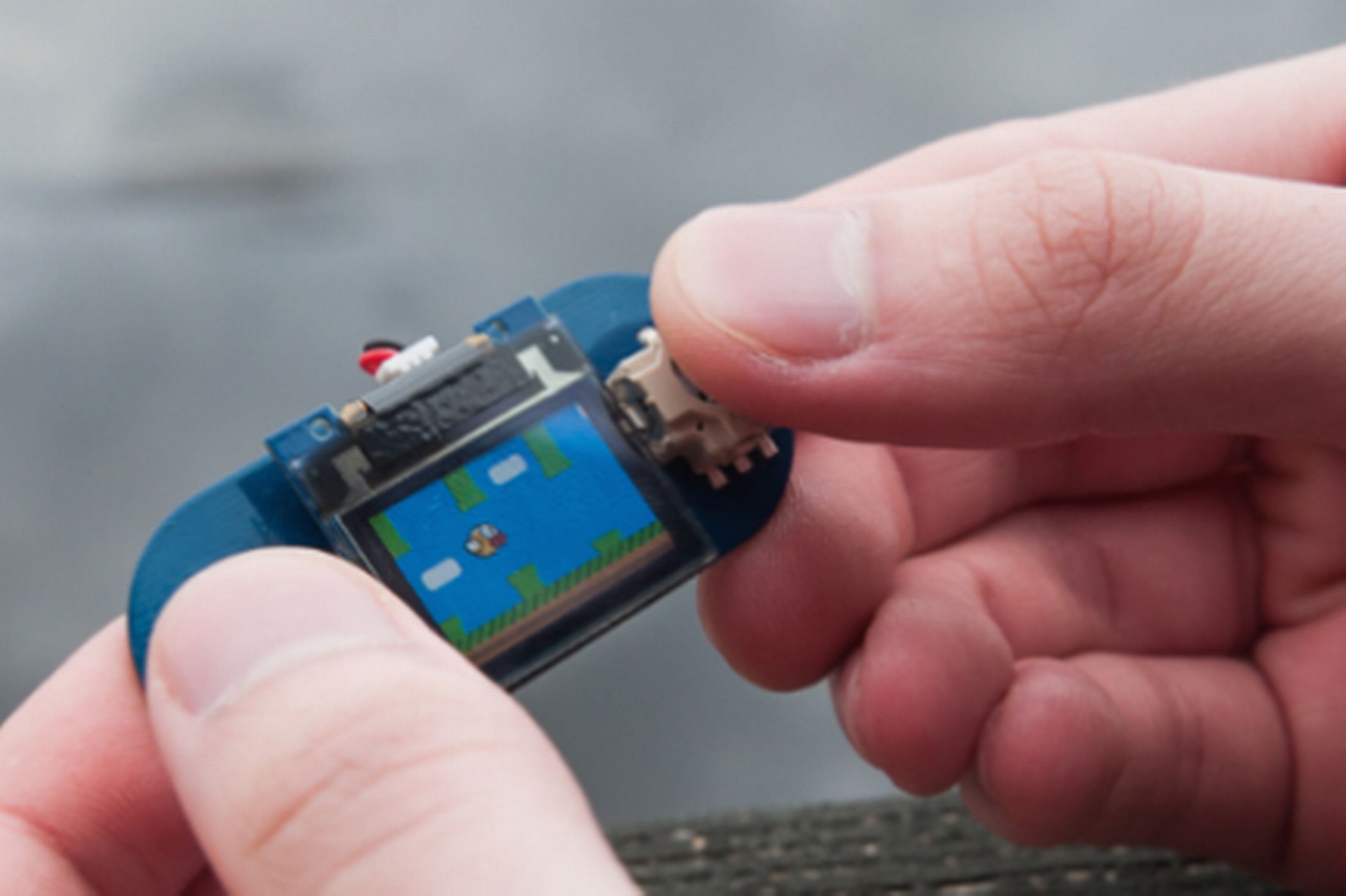 Nube Gaming Smartphone With Extendable Gamepad