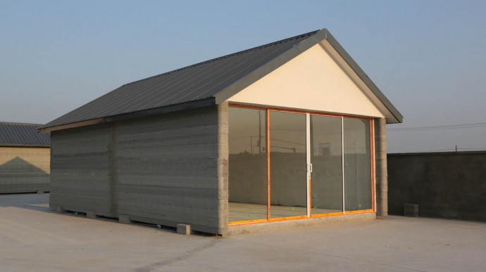 A Chinese company were able to make 10 houses through 3D printing. 