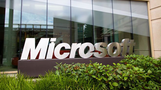 Microsoft-Logo-at-Campus-Headquarters