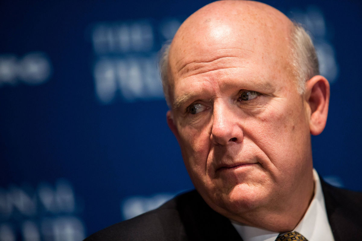 Former GM Boss Says Apple Should Refrain From Making Cars