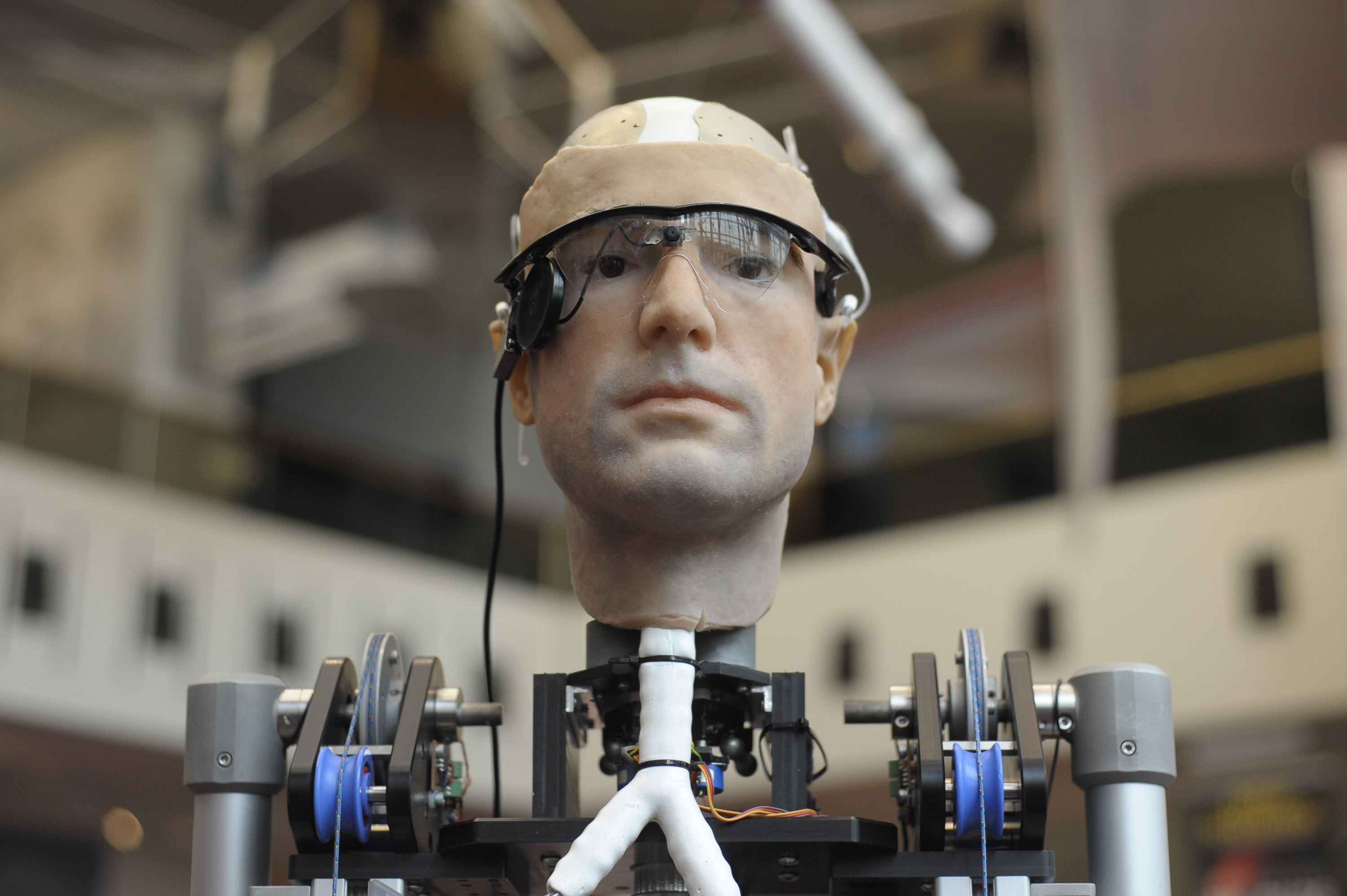Люди станут роботами. Робот человек. Реалистичные роботы. Самый реалистичный робот. Синтетический робот.