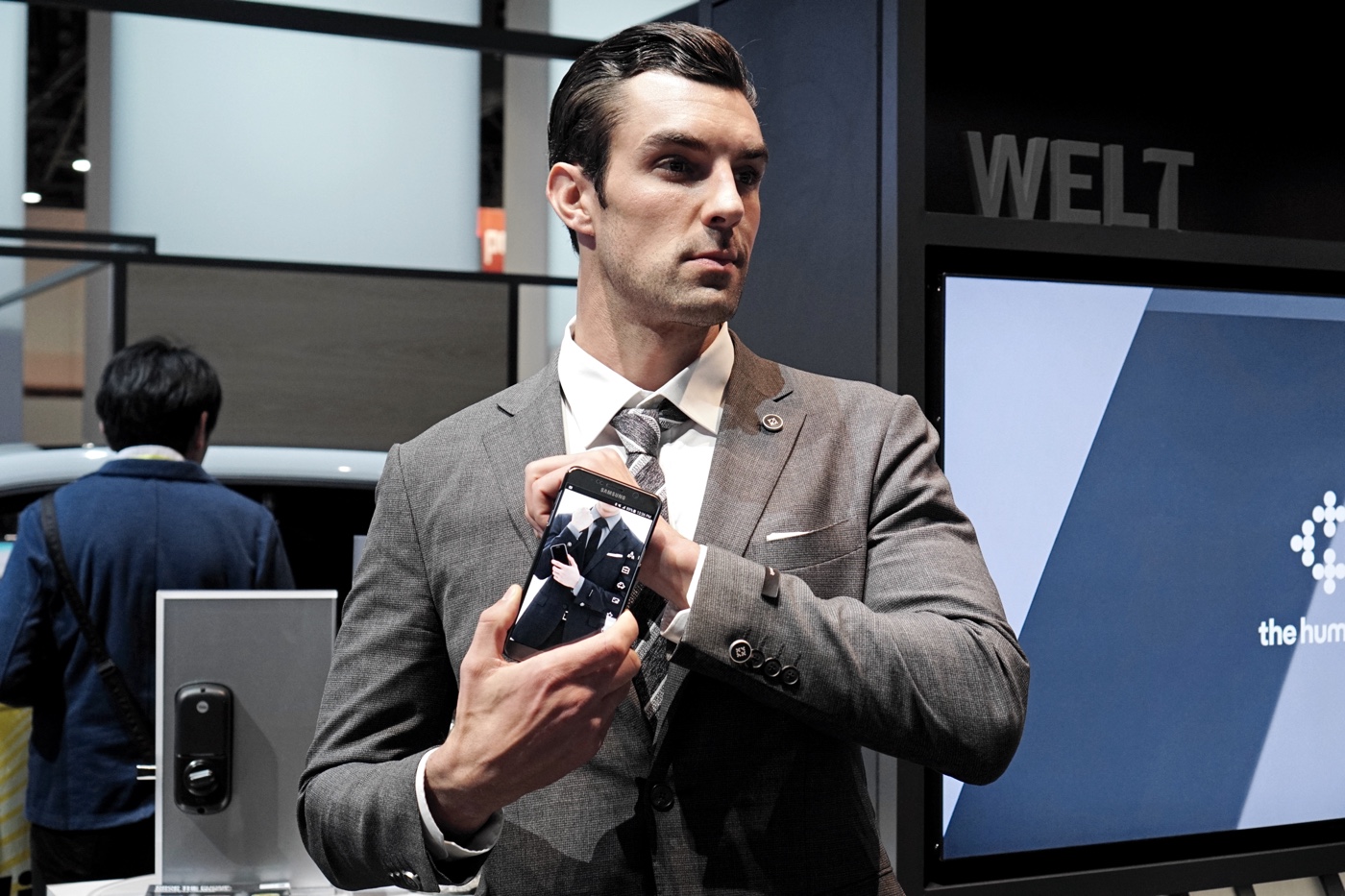 Samsung ‘Smart Suit’ to Dress You Up For the Future