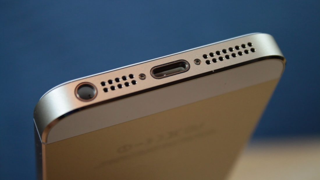 apple-iphone-5s-gold-speakers-headphone-jack-audio-quality-review-somegadgetguy