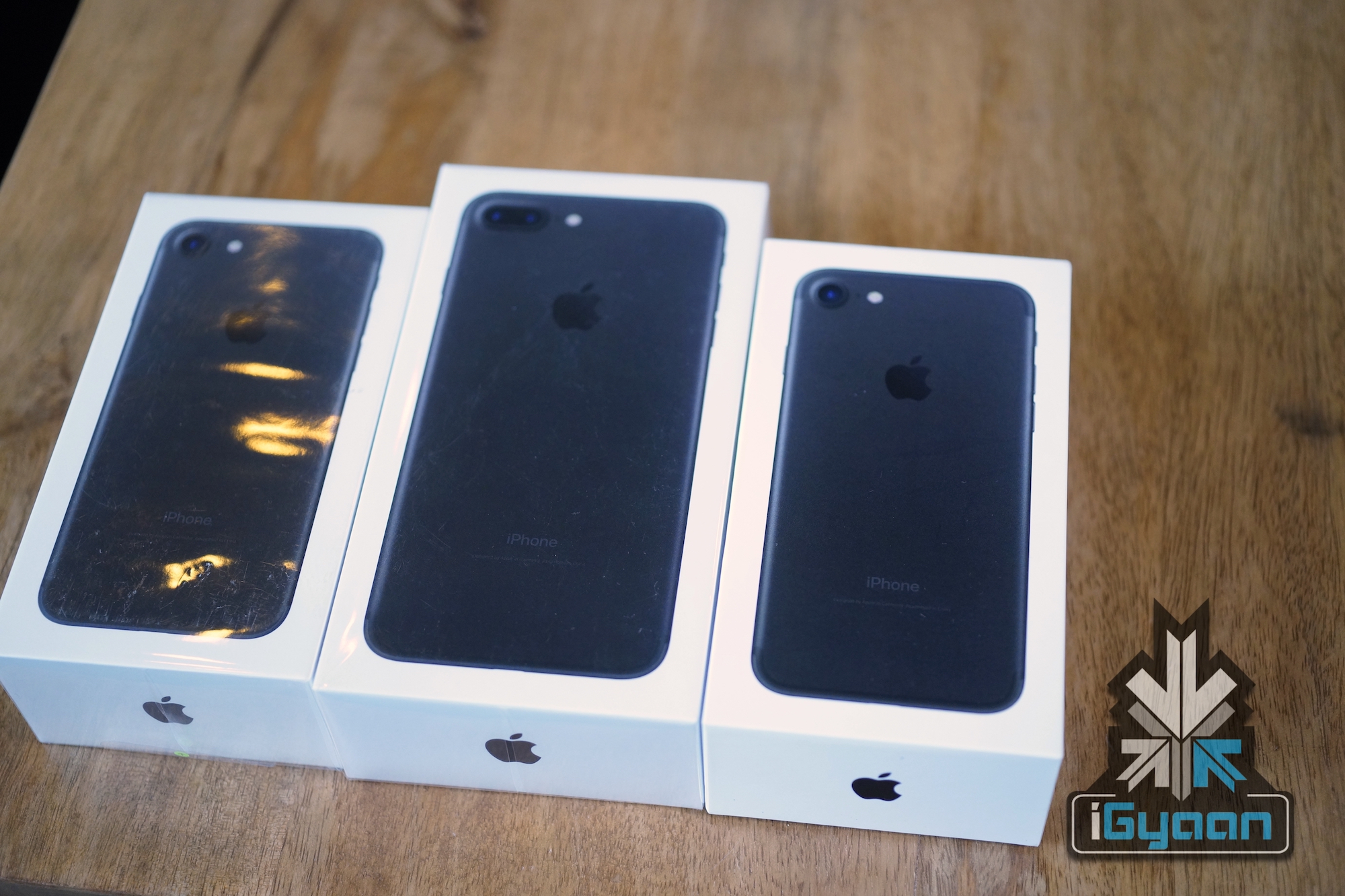 Apple iPhone 7 and iPhone 7 Plus Unboxing and Hands On 