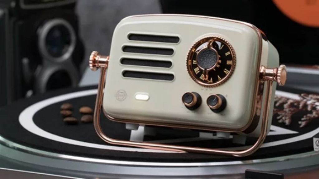 Xiaomi Launches Retro- Styled Elvis Radio