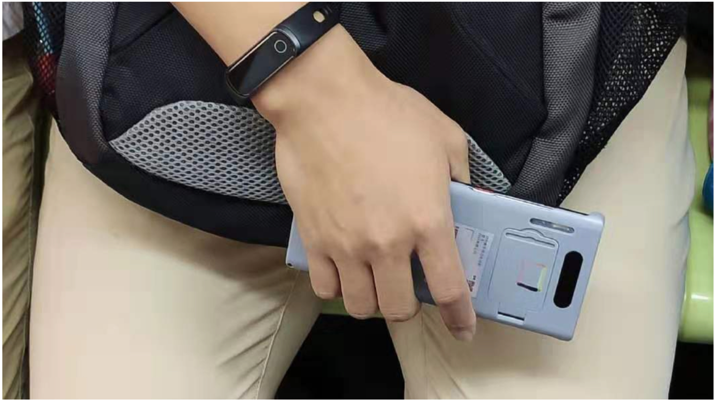 Chinese Man Spotted Using The Huawei Mate 30 Pro On A Subway Train
